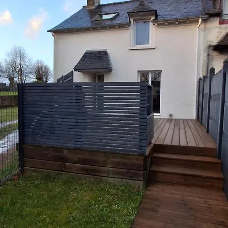 Holiday home La Maison Du 37 Avec Terrasse Et Jardinet *